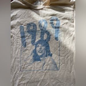 1989 Taylor’s version t shirt! Authentic merch!